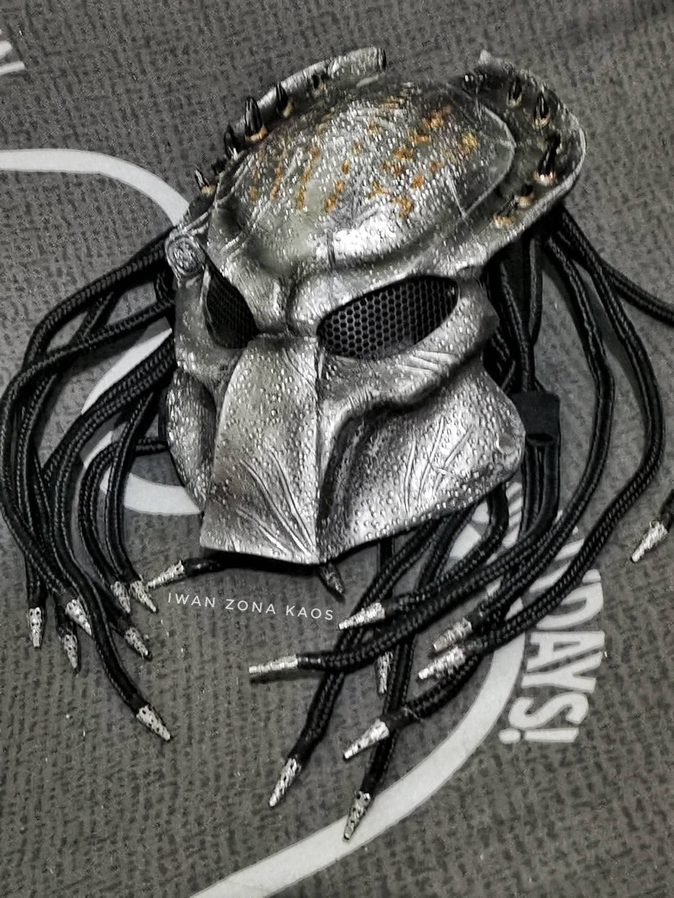Predator wolf mask / helmet
